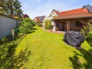 Garten mit überdachter Terrasse