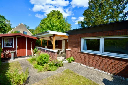 Ein Exklusivangebot im Alleinauftrag der 4Tree Capital Real Estate GmbH - Haus kaufen in Lübeck - NEUER PREIS: BUNGALOW-REFUGIUM AUF DEM TRAVEMÜNDER PRIWALL DIREKT AN DER OSTSEE