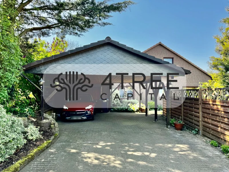 Hof mit Doppelcarport & Garage