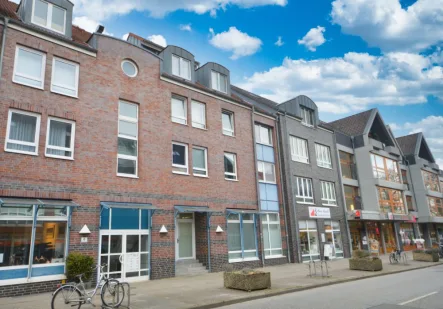 Ein Exklusivangebot im Alleinauftrag der 4TREE CAPITAL Real Estate GmbH - Laden/Einzelhandel mieten in Ahrensburg - EXKLUSIVE LADEN-/VERKAUFSFLÄCHE MIT SCHAUFENSTERFRONT IN 2A-LAGE DER INNENSTADT