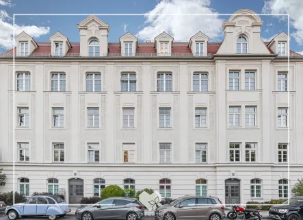 Außenansicht - Wohnung kaufen in München - 2,5-ZI.-GALERIEWOHNUNG IM DENKMALGESCHÜTZTEN ALTBAU: WEITBLICK ÜBER DEN PASINGER STADTPARK