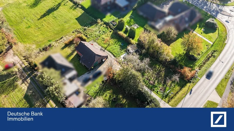 Luftbild - Grundstück kaufen in Südbrookmerland - Platz für Ihre Ideen: Grundstück mit Abbruchhaus und viel Raum zur Entfaltung!