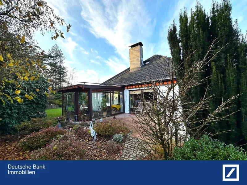 Blick vom Garten - Haus kaufen in Jesteburg - Gepflegter Bungalow mit idyllischem Garten und Sauna