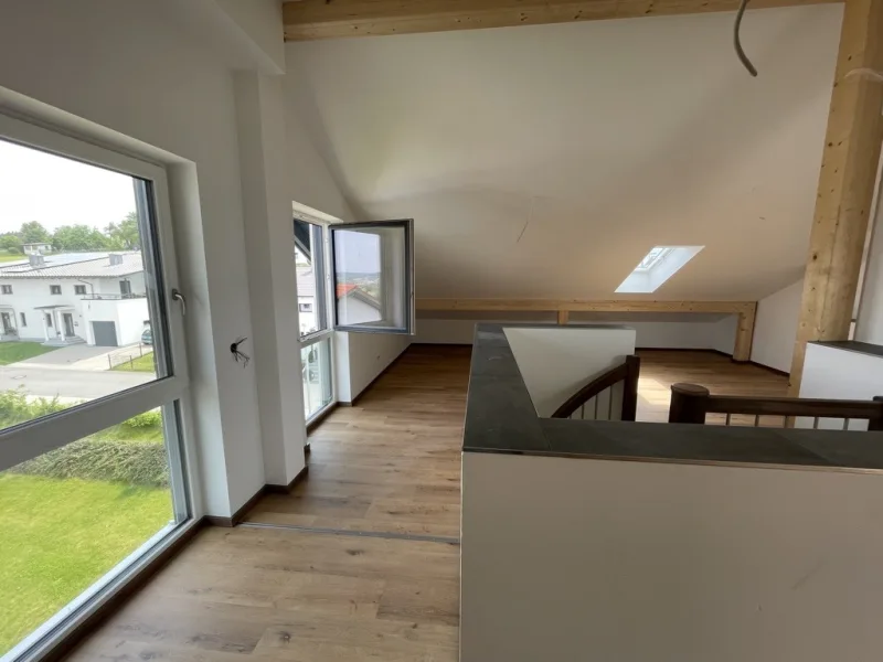 Dachgeschoss - Wohnung kaufen in Postmünster - + + Preisreduzierung + +..schöne Maisonette-Wohnung mit Wendeltreppe ins Dachgeschoss-  Osten -