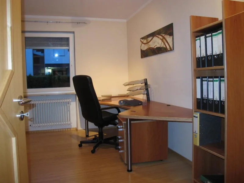 Büro / Kinderzimmer EG