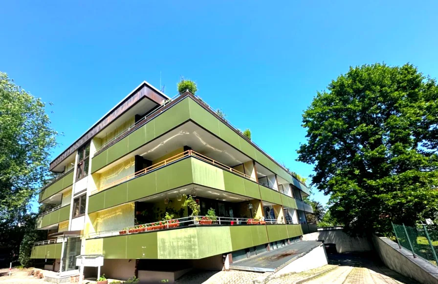 Außenansicht Wohnblock - Wohnung kaufen in München - **TOP LAGE**Schöne, gepflegte 1 Zimmer Wohnung mit Dachterrasse und TG-Stellplatz