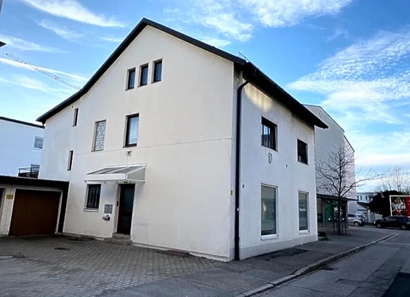 Titelbild - Haus kaufen in Altötting - *Mitten im Zentrum*Solides freistehendes Wohn- und Geschäftshaus mit Anbau, Garten und Garage