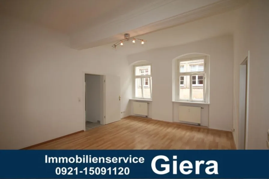 Wohnzimmer - Wohnung mieten in Bayreuth - Super zentrale, charmante 2-Zi.-Wohnung mit EBK