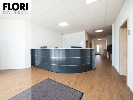 Flori Immobilien - Büro/Praxis kaufen in Haag in Oberbayern - Raum für Innovation und Erfolg! Neuwertige Bürofläche in Haag