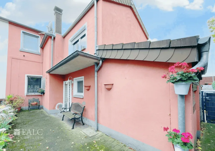 Außenansicht - Haus kaufen in Coesfeld - Charmantes Reihenhaus mit Terrasse, Garage und gepflegter Ausstattung in zentraler Coesfelder-Lage.