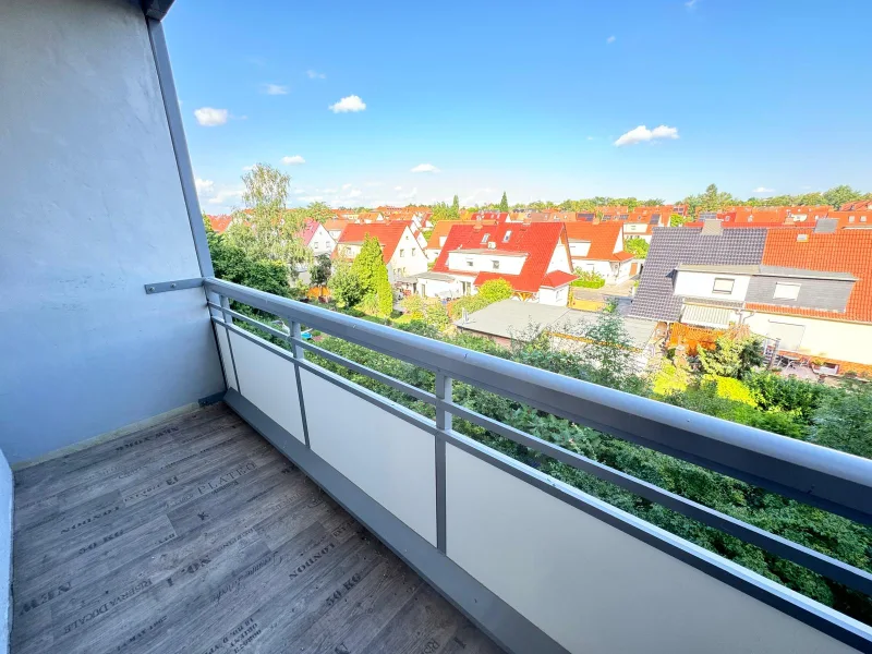 Balkon mit Blick ins Grüne - Wohnung mieten in Halle - 3-Raumwohnung in gepflegter Lage mit Blick ins Grüne