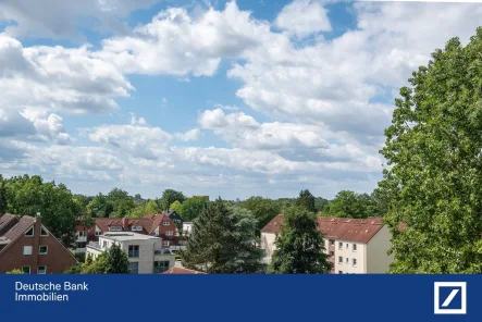 Weitblick vom Balkon ins Grüne - Wohnung kaufen in Hamburg - Hochwertige 2-Zimmer mit Balkon und schönem Weitblick über die Dächer Hamburgs 