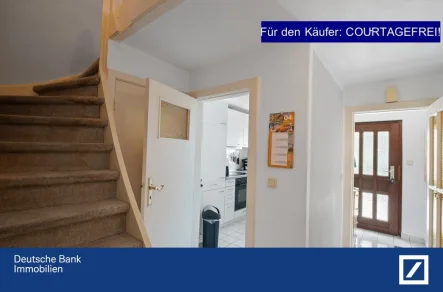 Eingangsbereich & Flur - Haus kaufen in Hamburg - COURTAGEFREI! Reihenmittelhaus mit Garten in ruhiger Wohnlage von Stellingen 