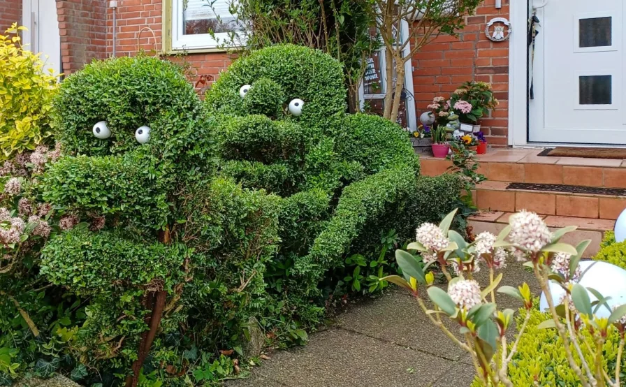 Süß gestaltet am Eingang