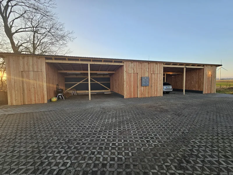 Carports nebst Abstellräumen