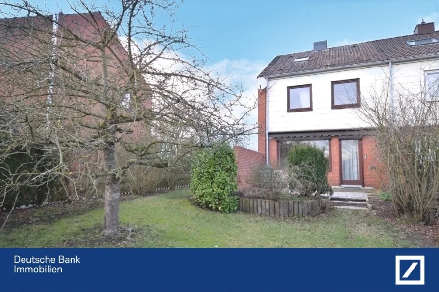 Blick aus dem Garten - Haus kaufen in Groß Grönau - Schönes Endreihenhaus mit Garage in Groß Grönau