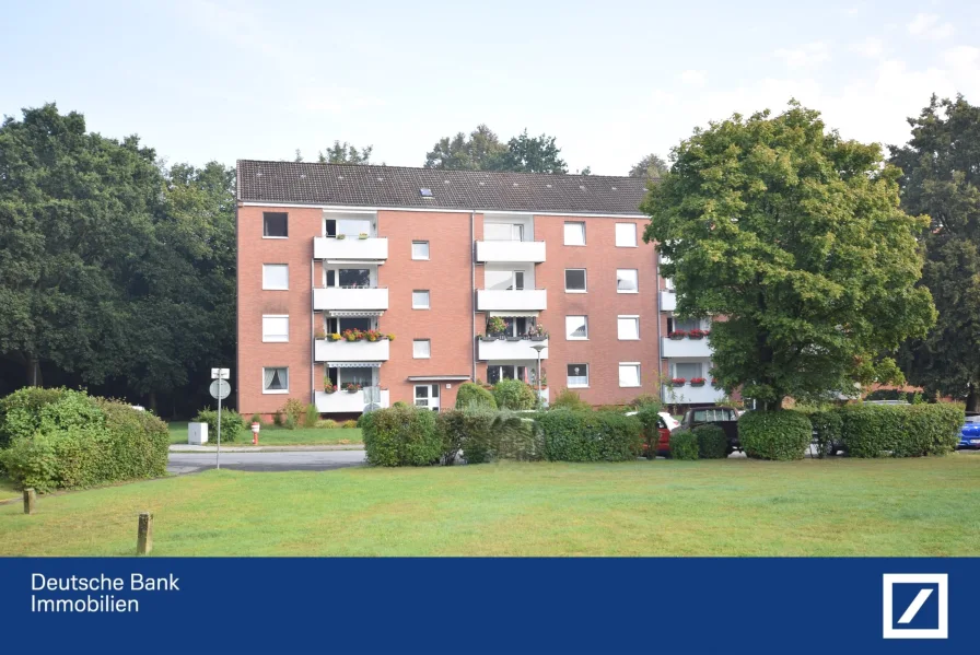 Gebäudekomplex - Wohnung kaufen in Lübeck - Ruhig gelegene Dreizimmerwohnung mit Balkon