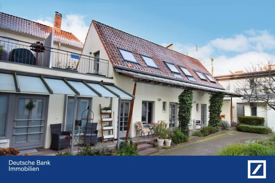 Hofansicht - Haus kaufen in Lübeck - Zentral gelegenes Ganghaus mit Dachterrasse 