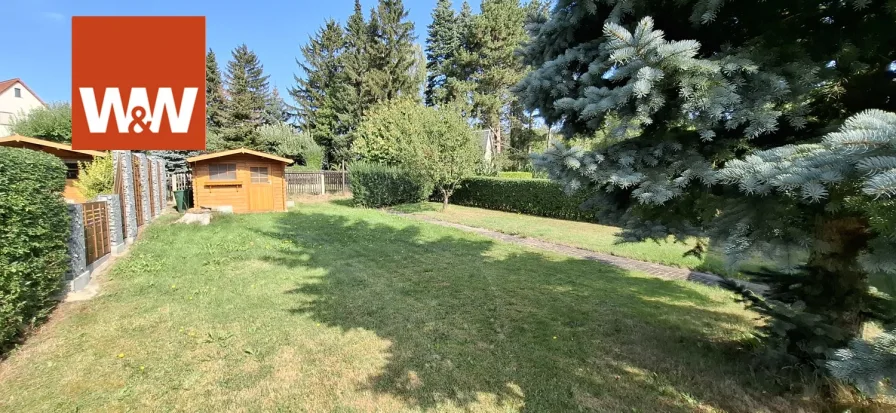 Garten mit Blockhaus