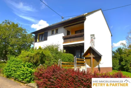 Vorderansicht - Haus kaufen in Lingerhahn - IHR NEUES ZUHAUSE MIT POTENZIAL – CHARMANTES HAUS MIT RIESIGEM GRUNDSTÜCK!