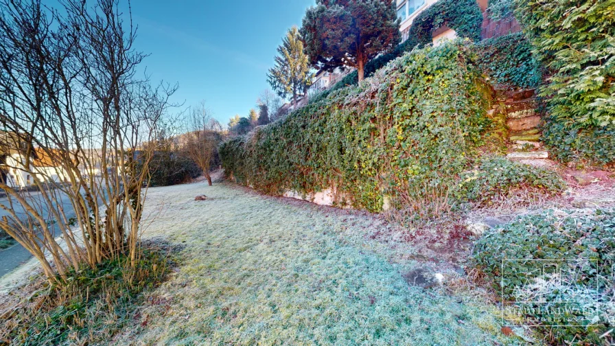 unterer terrassenförmig angelegter Garten