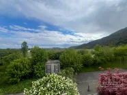 Blick vom Balkon auf die Weinberge