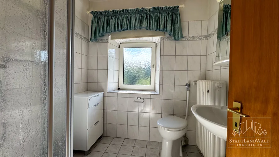 Badezimmer - Wohnung rechts: