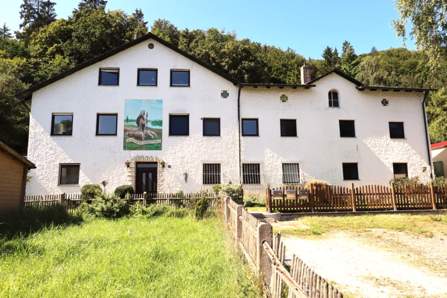 Aussen 1 - Haus kaufen in Kinding / Schafhausen - Mehrgenerationen-Haus mit 4 Einheiten und großem Grundstück