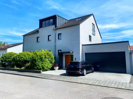 Front-1 - Haus kaufen in Ingolstadt - Traumhaus in Spitalhof großzügige Moderne Villa über 400 qm Nutzfläche und Einliegerwohnung