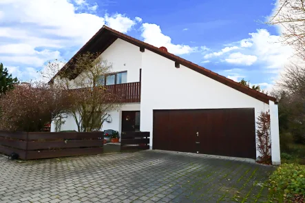 Front - Haus kaufen in Ingolstadt / Knoglersfreude - Zweifamilienhaus in Ingolstadt-Knoglersfreude mit schönem Grundstück