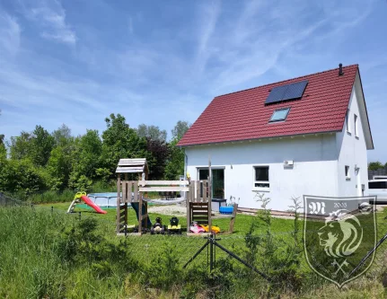 Ansicht - Haus kaufen in Buttenwiesen - Gut aufgeteiltes Einfamilienhaus in der Energie-Kommune Buttenwiesen