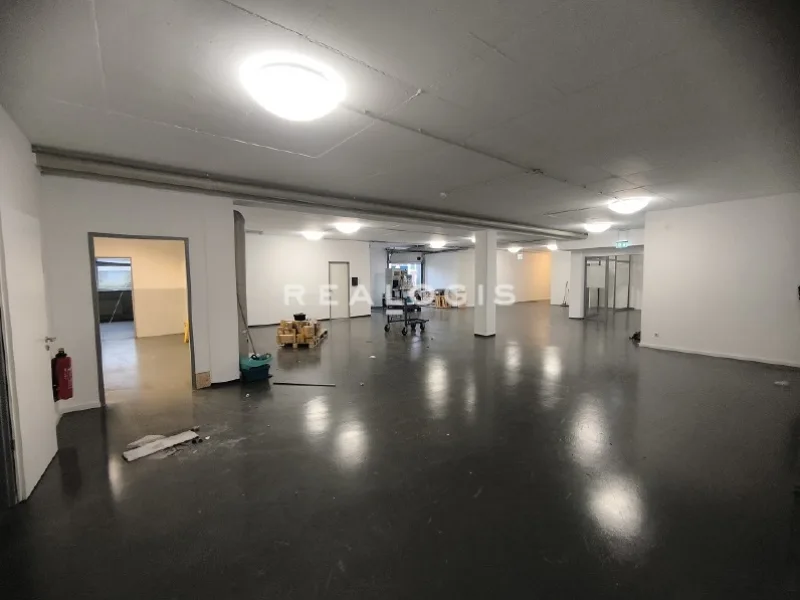 Innenansicht Halle - Halle/Lager/Produktion mieten in Hamburg - ca. 230 m² & ca. 1.180 m² Hallenfläche mit Rampe/ebenerdiger Andienung