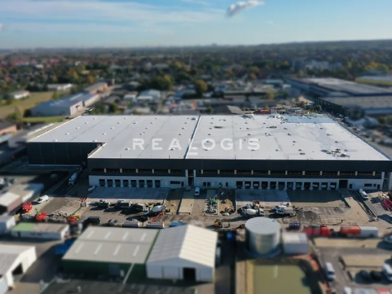 Luftbild - Halle/Lager/Produktion mieten in Neu Wulmstorf - Verfügbar, Neu Wulmstorf, ca. 21.000 m² Hallenfläche mit Büro, Rampen, Teilbar