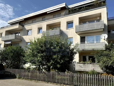 Blick auf das Gebäude - Wohnung kaufen in Owingen - Ihr neues Zuhause in Owingen – Traumhafte 3,5-Zimmer-Wohnung