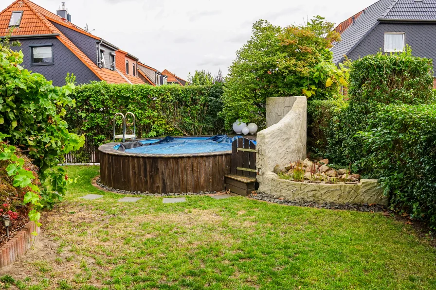 Garten_mit_Pool.jpg