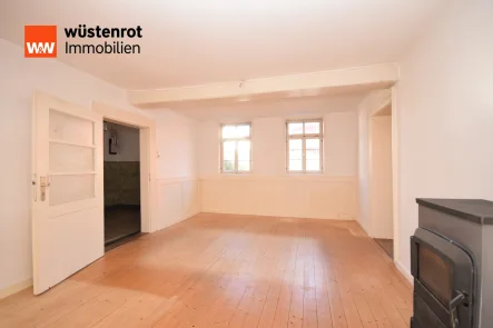 Wohnzimmer  - Wohnung mieten in Fulda / Johannesberg - Gemütliche 2 Zimmer-Fachwerk-Wohnung mit Holzofen - Perfekt für Individualisten - Separater Eingang!