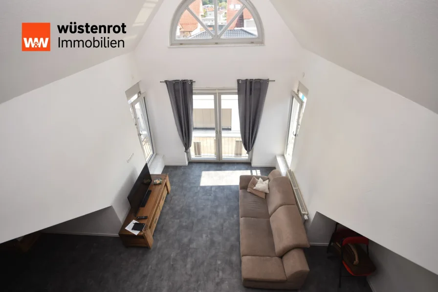 Wohnzimmer - Wohnung kaufen in Petersberg - Hoch hinaus! Maisonette-Wohnung in Petersberg - Gepflegtes Ambiente - Top Lage! Nähe Rauschenberg!