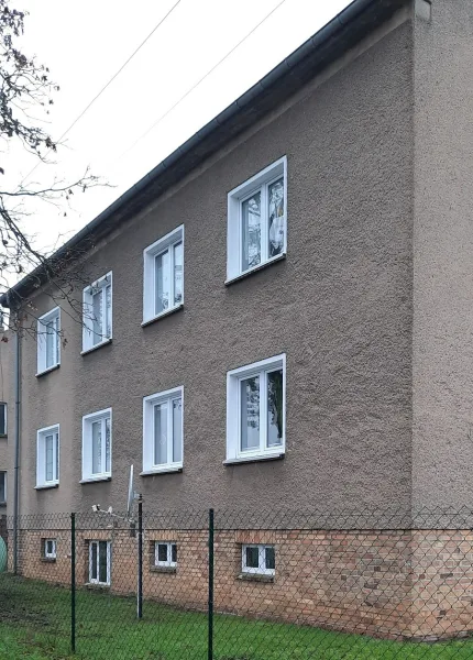 Ansicht - Haus kaufen in Küstriner Vorland - Ruhig gelegenes, sehr gepflegtes Mehrfamilienhaus mit vier schönen Wohneinheiten in der Nähe von Bahnhof und Bushaltestelle