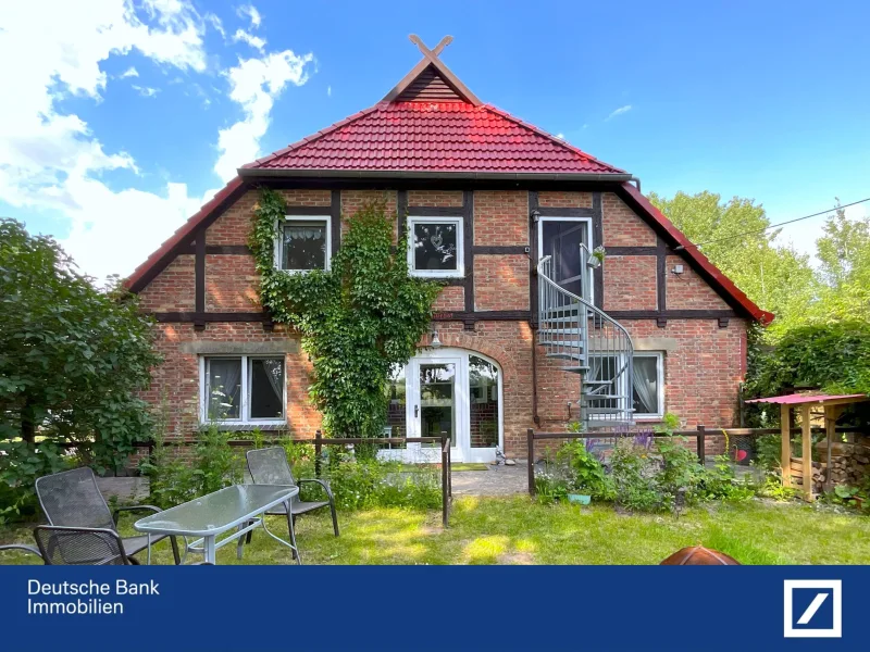 Haus Straßenseite - Haus kaufen in Südmüritz - Tradition trifft auf Komfort: Historisches Niedersachsenhaus mit vielseitigen Nutzungsmöglichkeiten