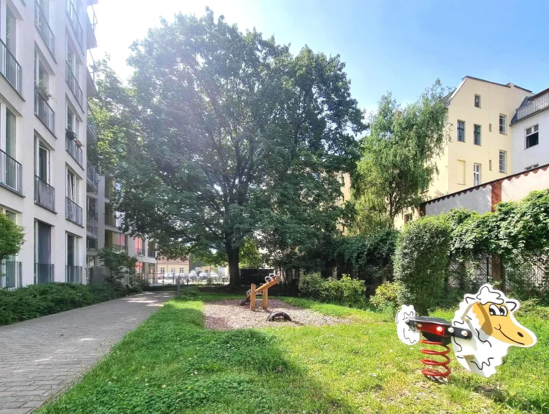 Außenbereich vorne Spielplatz