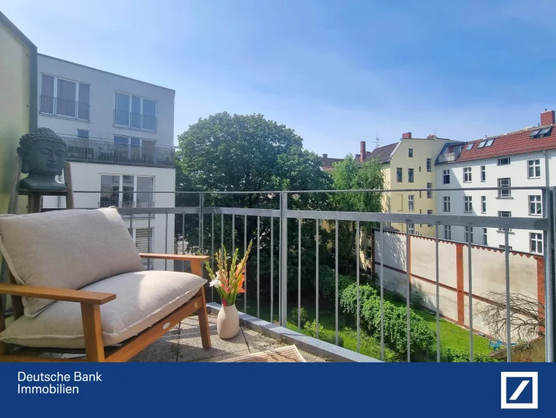 Balkon - Wohnung kaufen in Berlin - Urbanes Leben in ruhiger Lage: Modernes Apartment mit großer Südwest-Terrasse im Weitlingkiez