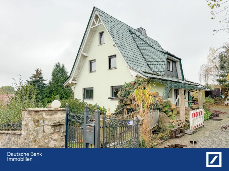 Hausansicht Front  - Haus kaufen in Bad Salzungen - Hochwertiges Einfamilienhaus mit Naturanbindung 