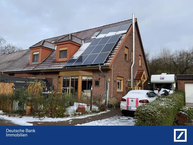 Frontansicht - Haus kaufen in Elmshorn - Modernisierte Doppelhaushälfte mit Energieklasse B in Elmshorn!