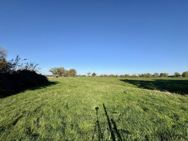 weiterer Blick auf das Land