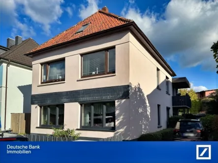 Komplettansicht - Haus kaufen in Oldenburg - Repräsentative Stadtvilla (2-3-Parteienhaus) in Oldenburg-Donnerschwee