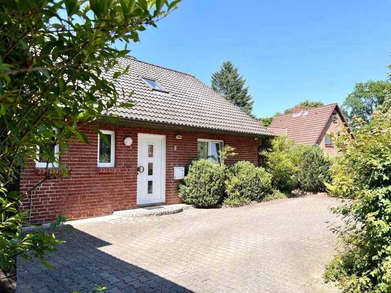 Außenansicht - Haus kaufen in Embsen - Einfamilienhaus in ruhiger Lage mit Blick auf Felder und Wiesen