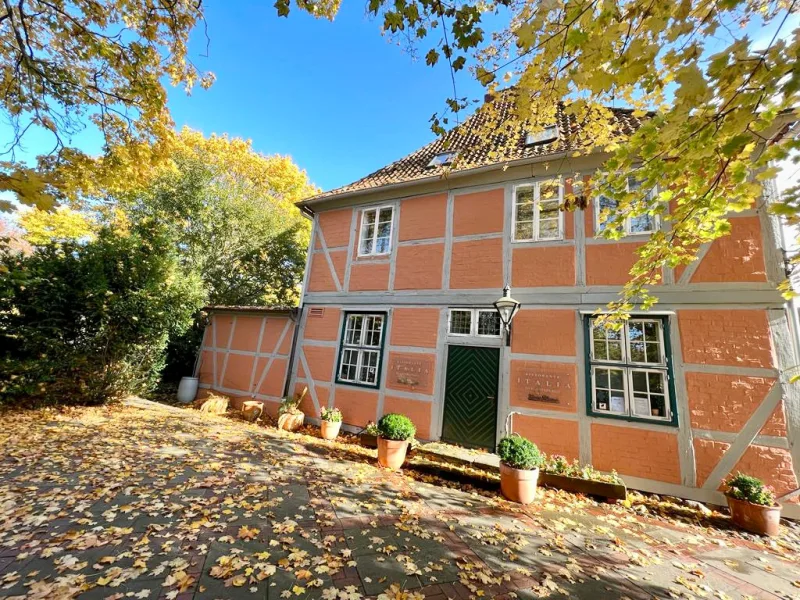 Ansicht - Laden/Einzelhandel mieten in Lüneburg - Bekanntes italienisches Restaurant in historischem Gebäude in Lüneburg