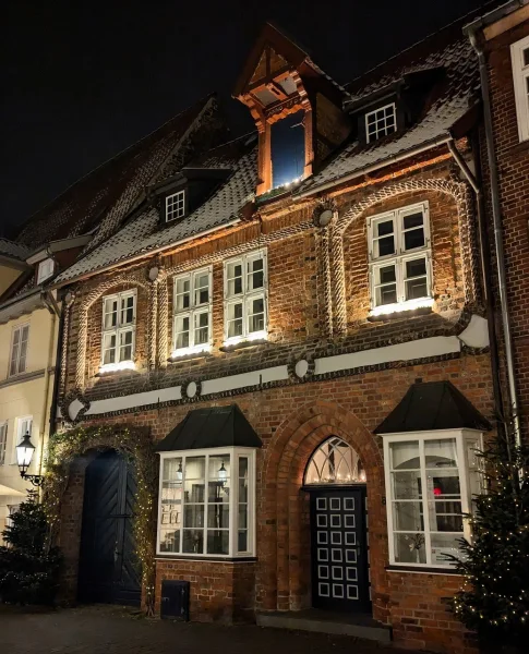 Ansicht - Haus kaufen in Lüneburg - saniertes Stadthaus mit Stellplatz in Lüneburg-Zentrum