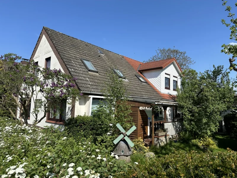 Seitenansicht - Haus kaufen in Geestland / Langen - Vermietetes Zweifamilienhaus in toller Lage von Geestland-Langen