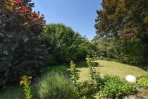 Blick in den Garten vom Balkon